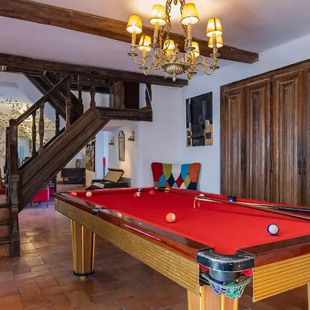 Center Huge With Movie Projector And Hottub Feriehus Sintra