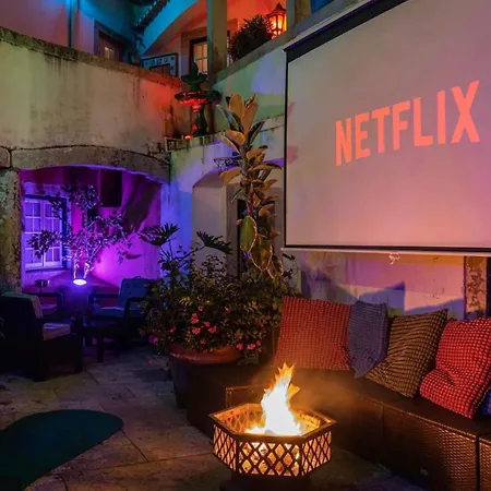 Дом отдыха Center Huge With Movie Projector And Hottub Синтра